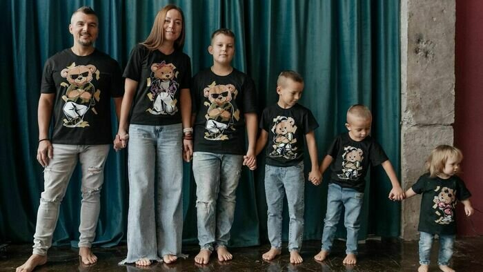 Алексей со своей семьёй. Артём —14 лет, Максим — 7 лет, Денис — 5 лет, Ева — 2 года. | Фото: семейный архив 