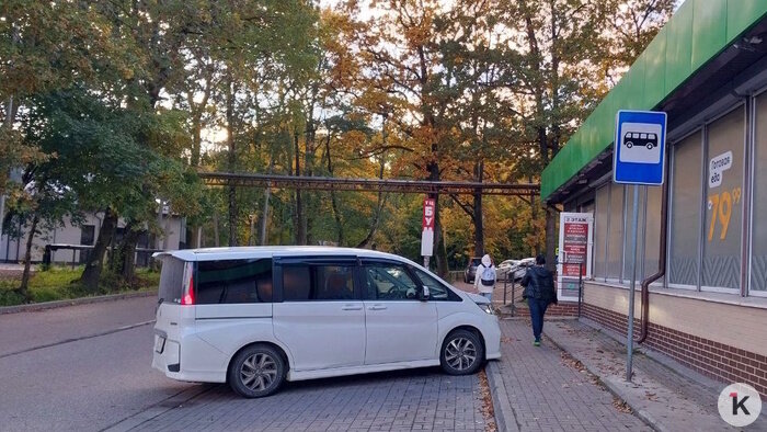 Остановки в Чкаловске способны довести до белого каления неподготовленных жителей других районов (фото) - Новости Калининграда | Фото Михаила Лаврукайтиса