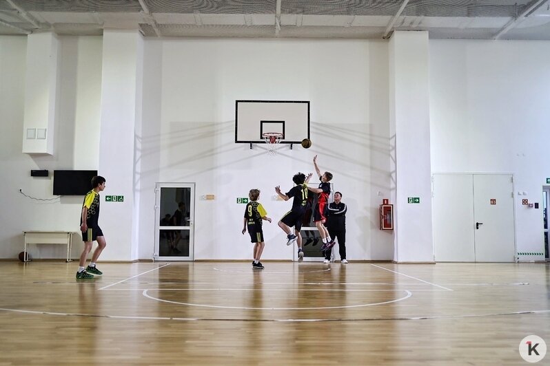 В Калининграде начался турнир по баскетболу среди школьников (фоторепортаж) - Новости Калининграда | Фото: Александр Подгорчук / «Клопс»