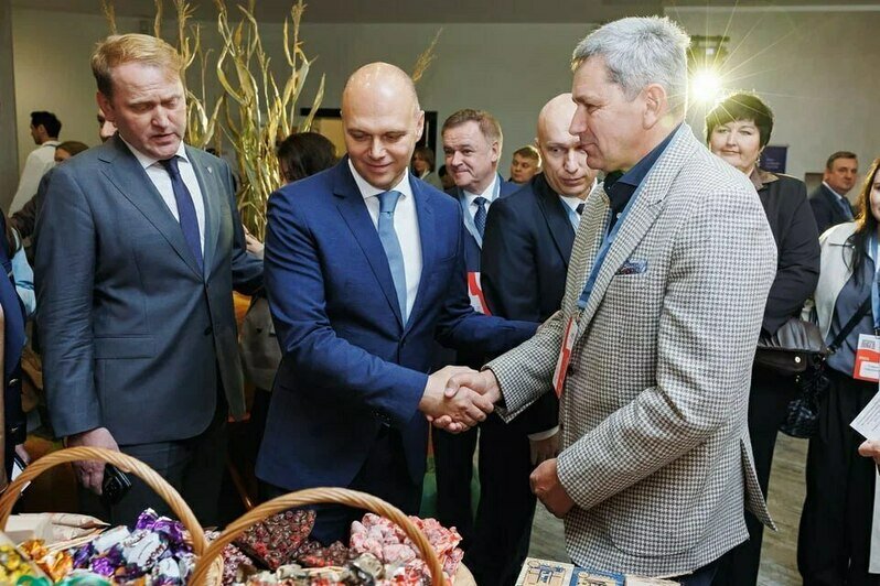 Вдохновение и новые партнёрства. Как в Светлогорске прошёл VII Международный форум «Вселенная бизнеса. Время Побед» (фоторепортаж) - Новости Калининграда