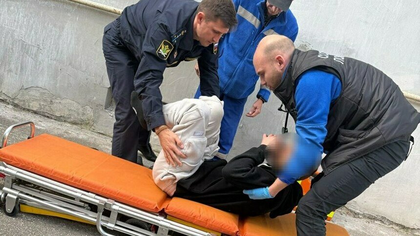 В Гурьевском районе мужчина с переломом пяток криком звал на помощь, пока соседи смотрели на него из окон - Новости Калининграда | Фото: пресс-служба УФССП России по Калининградской области