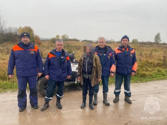 Под Правдинском спасатели вывели пожилую женщину из болота - Новости Калининграда | Фото: МЧС Под Правдинском спасатели вывели пожилую женщину из болота - Новости Калининграда | Фото: МЧС