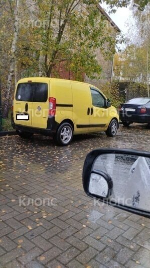 В Калининграде пассажиры такси повредили два автомобиля и сбежали с места происшествия   - Новости Калининграда | Фото: очевидцы В Калининграде пассажиры такси повредили два автомобиля и сбежали с места происшествия   - Новости Калининграда | Фото: очевидцы