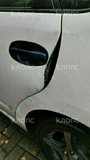 В Калининграде пассажиры такси повредили два автомобиля и сбежали с места происшествия   - Новости Калининграда | Фото: очевидцы В Калининграде пассажиры такси повредили два автомобиля и сбежали с места происшествия   - Новости Калининграда | Фото: очевидцы