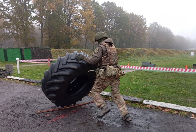 В Калининградской области спецподразделения выяснили, что из них «быстрее, выше, сильнее» (видео) - Новости Калининграда | Фото: пресс-служба Росгвардии В Калининградской области спецподразделения выяснили, что из них «быстрее, выше, сильнее» (видео) - Новости Калининграда | Фото: пресс-служба Росгвардии