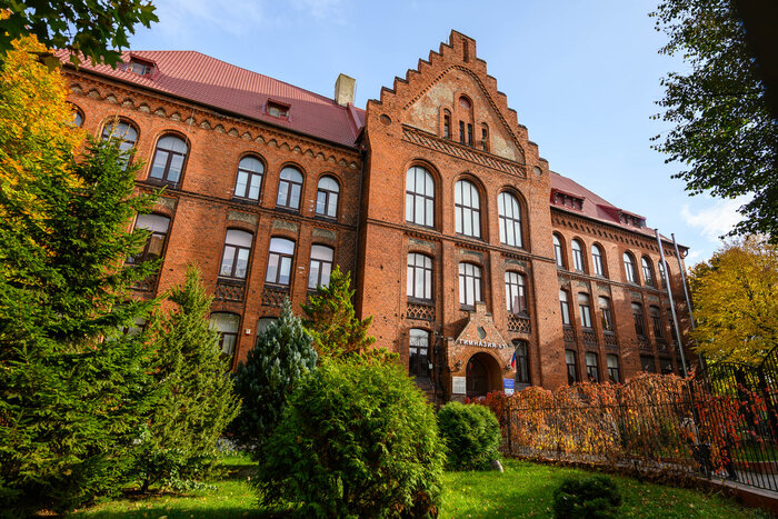 Здание гимназии № 1 Советска очень популярно у туристов. | Фото: Александр Мелехов Здание гимназии № 1 Советска очень популярно у туристов. | Фото: Александр Мелехов