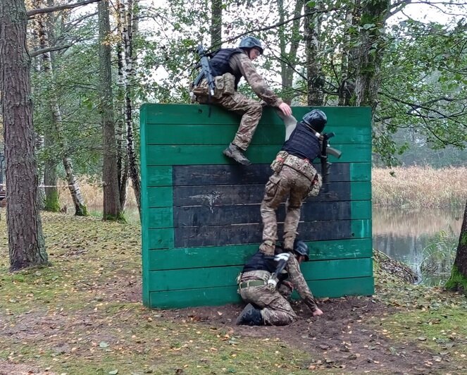 В Калининградской области спецподразделения выяснили, что из них «быстрее, выше, сильнее» (видео) - Новости Калининграда | Фото: пресс-служба Росгвардии В Калининградской области спецподразделения выяснили, что из них «быстрее, выше, сильнее» (видео) - Новости Калининграда | Фото: пресс-служба Росгвардии