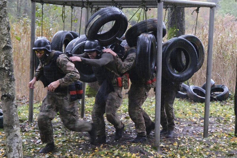 В Калининградской области спецподразделения выяснили, что из них «быстрее, выше, сильнее» (видео) - Новости Калининграда | Фото: пресс-служба Росгвардии В Калининградской области спецподразделения выяснили, что из них «быстрее, выше, сильнее» (видео) - Новости Калининграда | Фото: пресс-служба Росгвардии