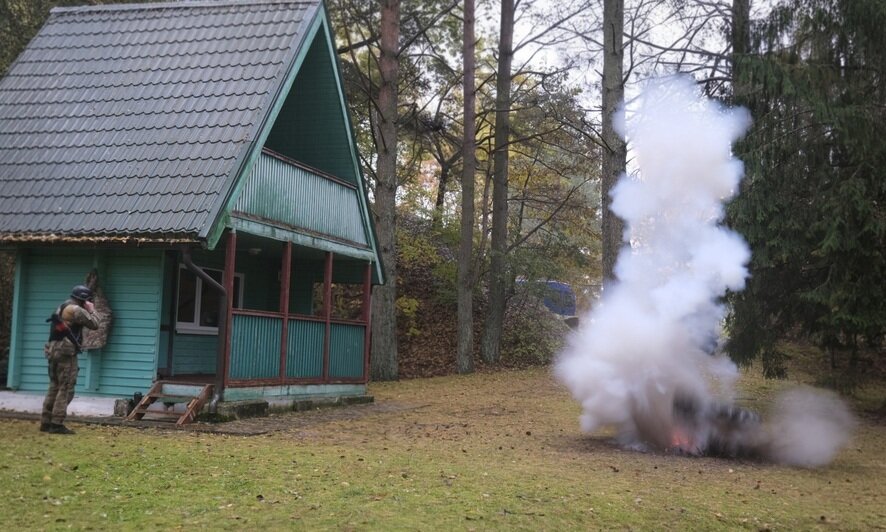 В Калининградской области спецподразделения выяснили, что из них «быстрее, выше, сильнее» (видео) - Новости Калининграда | Фото: пресс-служба Росгвардии В Калининградской области спецподразделения выяснили, что из них «быстрее, выше, сильнее» (видео) - Новости Калининграда | Фото: пресс-служба Росгвардии