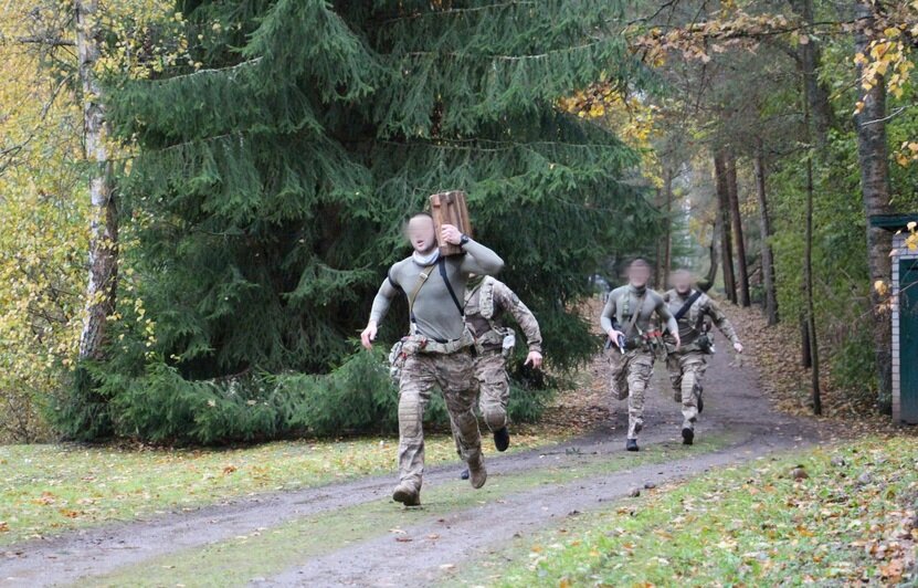 В Калининградской области спецподразделения выяснили, что из них «быстрее, выше, сильнее» (видео) - Новости Калининграда | Фото: пресс-служба Росгвардии В Калининградской области спецподразделения выяснили, что из них «быстрее, выше, сильнее» (видео) - Новости Калининграда | Фото: пресс-служба Росгвардии
