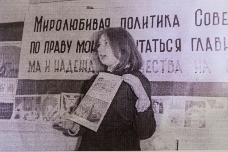 Заместитель директора Инесса Анисимова сама когда-то оканчивала 1-ю гимназию | Фото: архив героя публикации и Александра Мелехова Заместитель директора Инесса Анисимова сама когда-то оканчивала 1-ю гимназию | Фото: архив героя публикации и Александра Мелехова