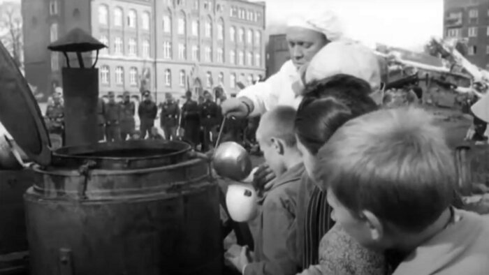 «На пути в Берлин». Кино, в котором калининградские хрущёвки играли немецкую столицу - Новости Калининграда | Кадр из фильма «На пути в Берлин»