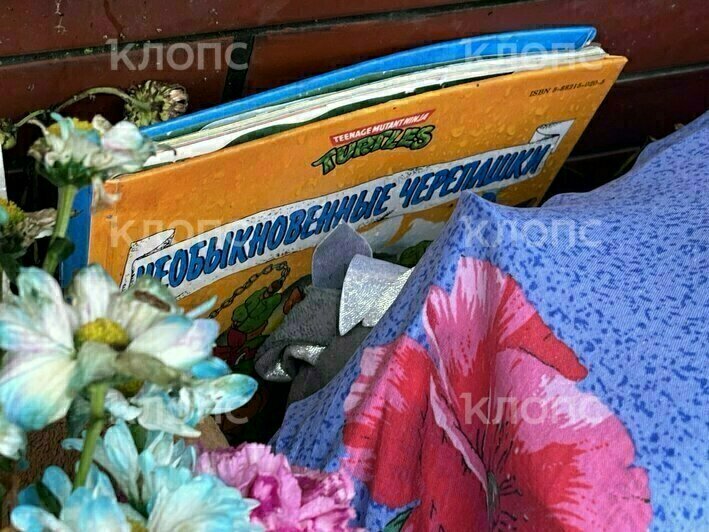 «Пусть ангелы охраняют твою дорогу»: на месте гибели 10-летнего мальчика в Калининграде появились десятки писем (фото) - Новости Калининграда | Фото: «Клопс» «Пусть ангелы охраняют твою дорогу»: на месте гибели 10-летнего мальчика в Калининграде появились десятки писем (фото) - Новости Калининграда | Фото: «Клопс»