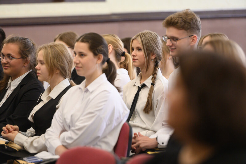 Посвящение в гимназисты. | Фото: Александр Мелехов Посвящение в гимназисты. | Фото: Александр Мелехов