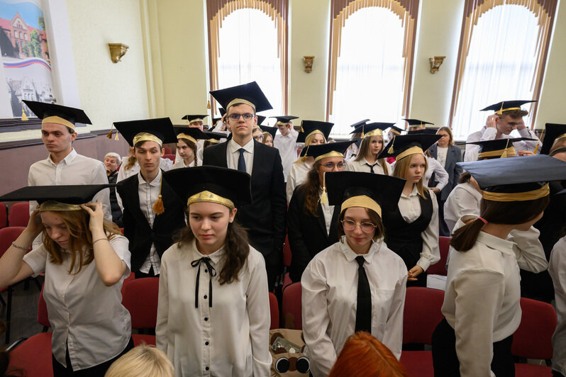 Посвящение в гимназисты. | Фото: Александр Мелехов Посвящение в гимназисты. | Фото: Александр Мелехов