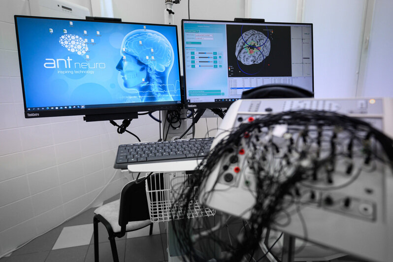 Пациента ведёт не один специалист, а сразу три – невролог, клинический психолог и терапевт | Фото: Александр Мелехов Пациента ведёт не один специалист, а сразу три – невролог, клинический психолог и терапевт | Фото: Александр Мелехов