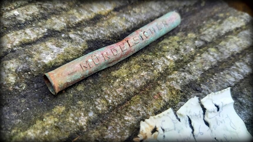 В музей Мамоново передали старинную капсулу с загадочной запиской (фото) - Новости Калининграда | Фото: сообщество «МАУК "Мамоновский городской музей"» / «ВКонтакте» В музей Мамоново передали старинную капсулу с загадочной запиской (фото) - Новости Калининграда | Фото: сообщество «МАУК "Мамоновский городской музей"» / «ВКонтакте»