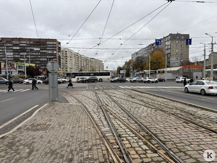 Калининградка вынуждена выходить на остановку раньше, чтобы избежать стресса при переходе дороги (фото) - Новости Калининграда | Фото: Александр Подгорчук / «Клопс» Калининградка вынуждена выходить на остановку раньше, чтобы избежать стресса при переходе дороги (фото) - Новости Калининграда | Фото: Александр Подгорчук / «Клопс»