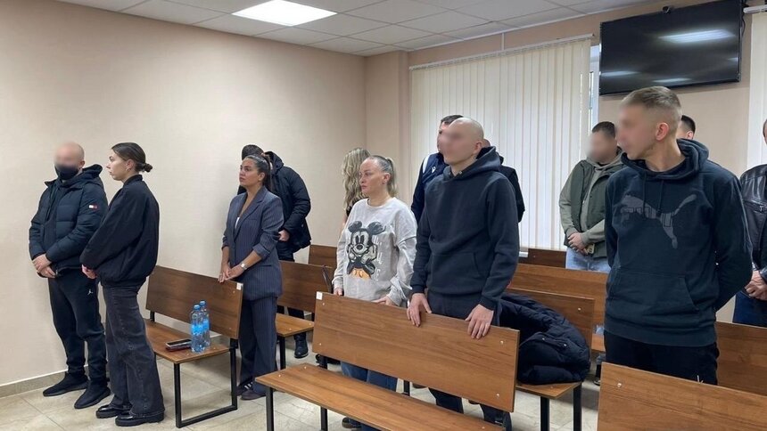 Калининградским приятелям, которые незаконно хранили крупные партии янтаря в гаражах, вынесли приговоры - Новости Калининграда | Фото: Калининградский областной суд  Калининградским приятелям, которые незаконно хранили крупные партии янтаря в гаражах, вынесли приговоры - Новости Калининграда | Фото: Калининградский областной суд