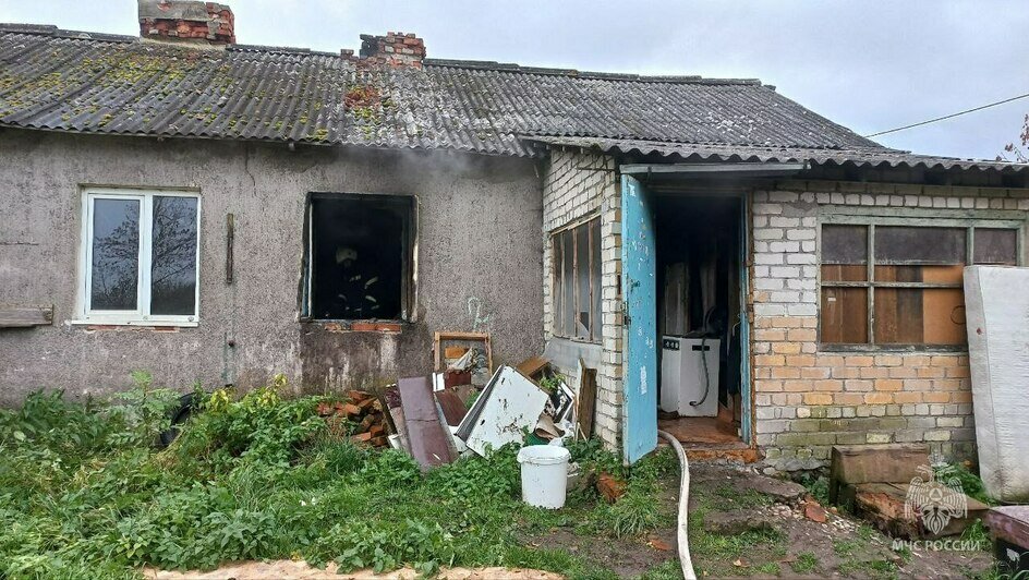 В посёлке Заречье в Гвардейском муниципальном округе загорелся жилой дом - Новости Калининграда | Фото: ГУ МЧС В посёлке Заречье в Гвардейском муниципальном округе загорелся жилой дом - Новости Калининграда | Фото: ГУ МЧС