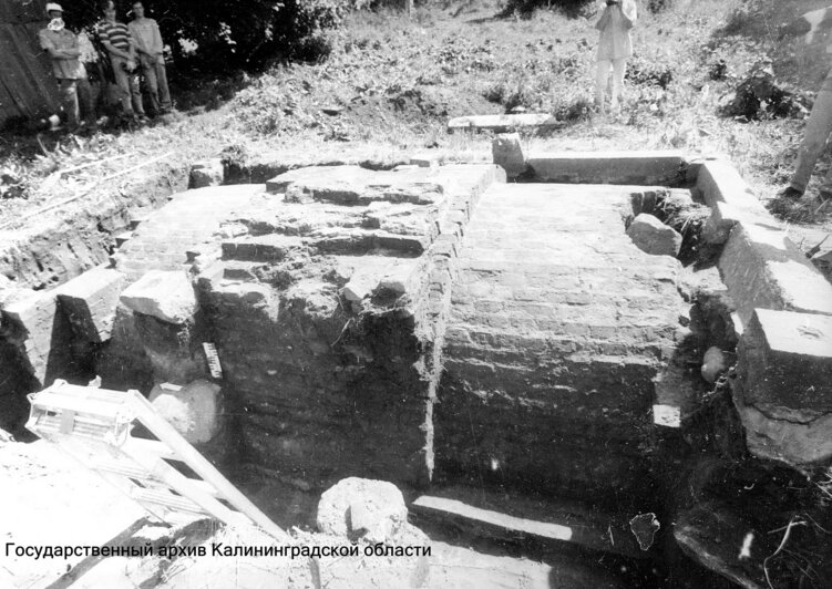 В госархиве вспомнили, как калининградские археологи в конце 90-х обыскивали склеп видного немецкого политика (фото)  - Новости Калининграда | Фото: госархив Калининградской области 