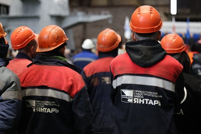 Николай Патрушев вручил орден «За доблестный труд» коллективу завода «Янтарь»  - Новости Калининграда | Фото: пресс-служба регионального парламента Николай Патрушев вручил орден «За доблестный труд» коллективу завода «Янтарь»  - Новости Калининграда | Фото: пресс-служба регионального парламента