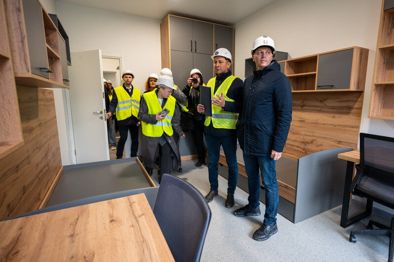 В общежитии кипят работы по оснащению мебелью, подключается отопление.  | Фото: Александр Мелехов В общежитии кипят работы по оснащению мебелью, подключается отопление.  | Фото: Александр Мелехов