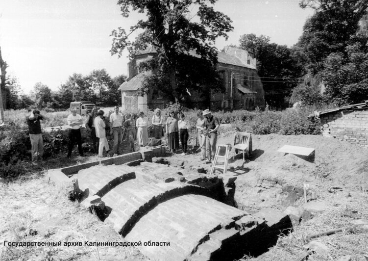 В госархиве вспомнили, как калининградские археологи в конце 90-х обыскивали склеп видного немецкого политика (фото)  - Новости Калининграда | Фото: госархив Калининградской области 