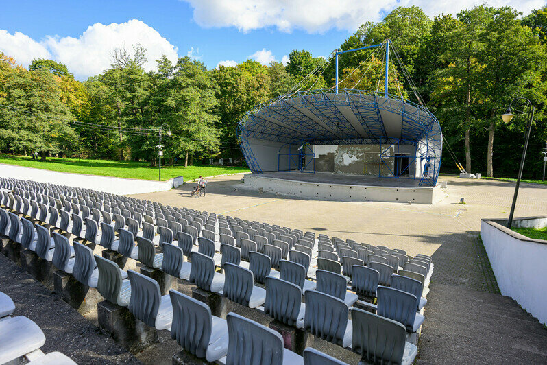 Летнюю сцену ремонтируют. Здесь проходит немало городских культурных событий	 | Фото: Александр Мелехов