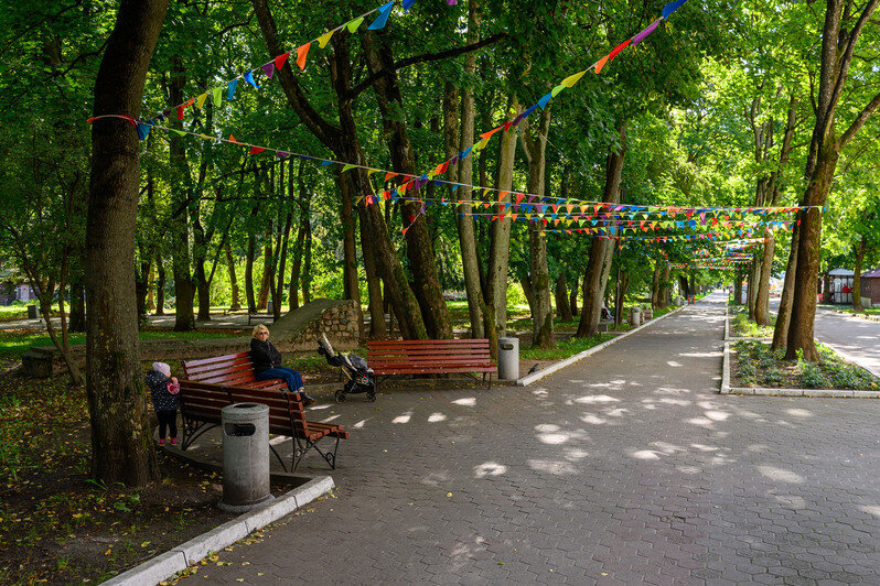 Летнюю сцену ремонтируют. Здесь проходит немало городских культурных событий	 | Фото: Александр Мелехов