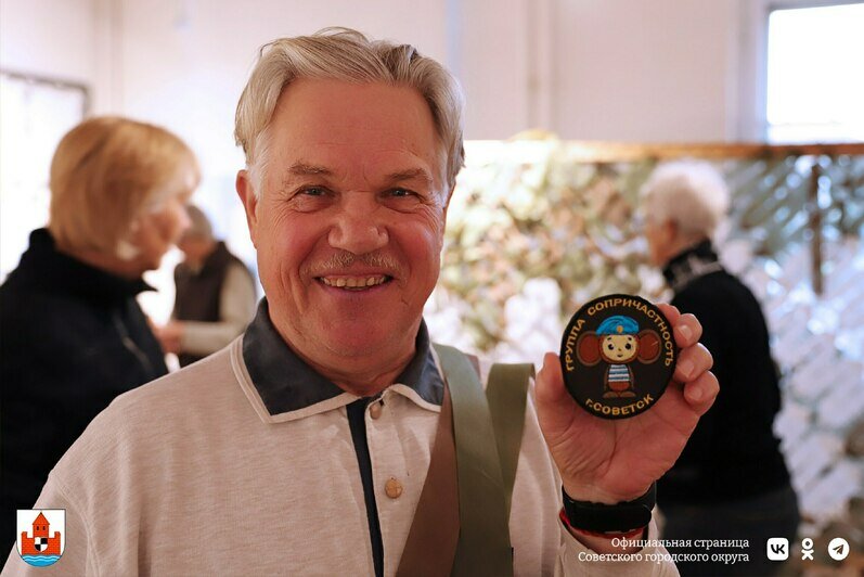 Волонтёры из Советска плетут 6-метровые маскировочные сети для бойцов СВО  - Новости Калининграда | Фото: администрация Советска