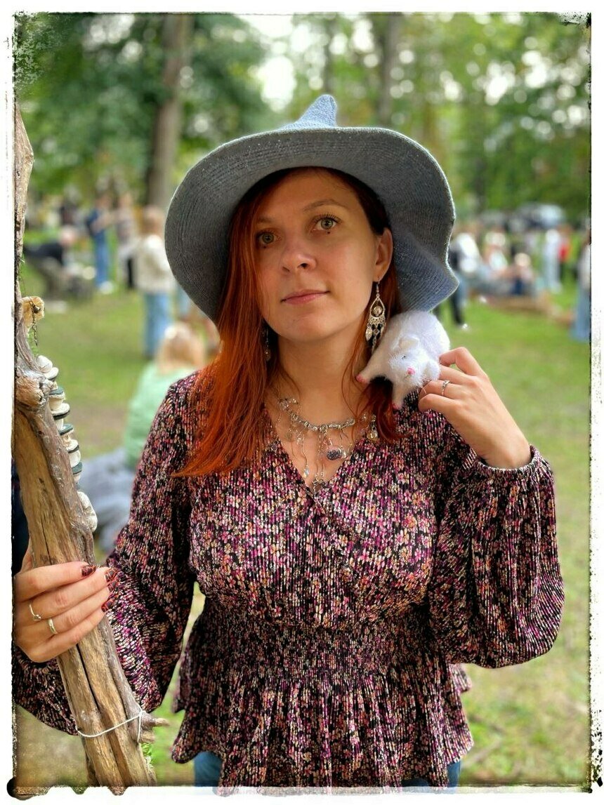 Алёна Зёрнова вяжет игрушки. | Фото: архив героя публикации