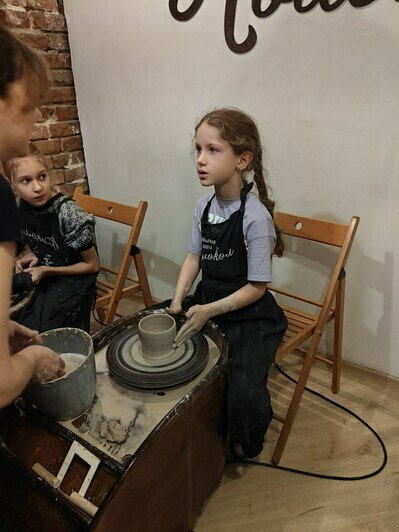 Калининградская второклассница сама делает посуду | Фото: из архива героя публикации