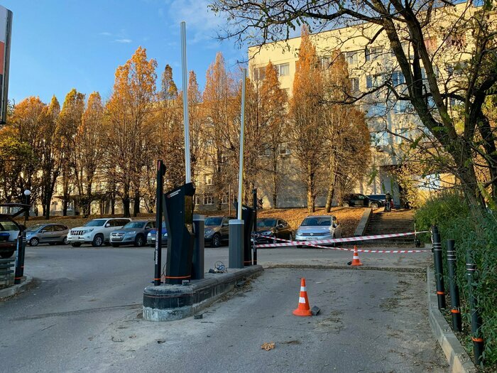 Парковка возле &quot;Калининградгражданпроекта&quot; на Московском проспекте, 95, скоро станет платной | Фото: Александр Мелехов