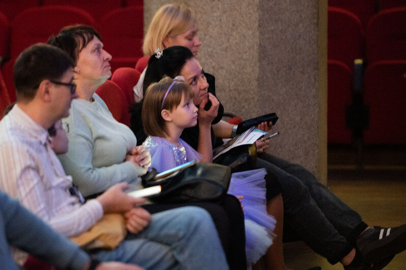 Ребята вместе с родителями и педагогами попали на эксклюзивный концерт.  | Фото: Александр Мелехов
