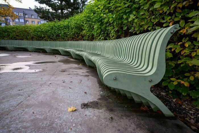 Те самые скамейки на миллион. | Фото: Александр Мелехов