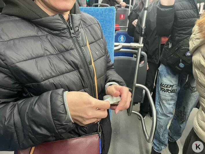 В Калининграде устроили юбилейный рейс троллейбуса, но кататься пришлось в битком набитом душном салоне (фото) - Новости Калининграда | Фото: «Клопс»