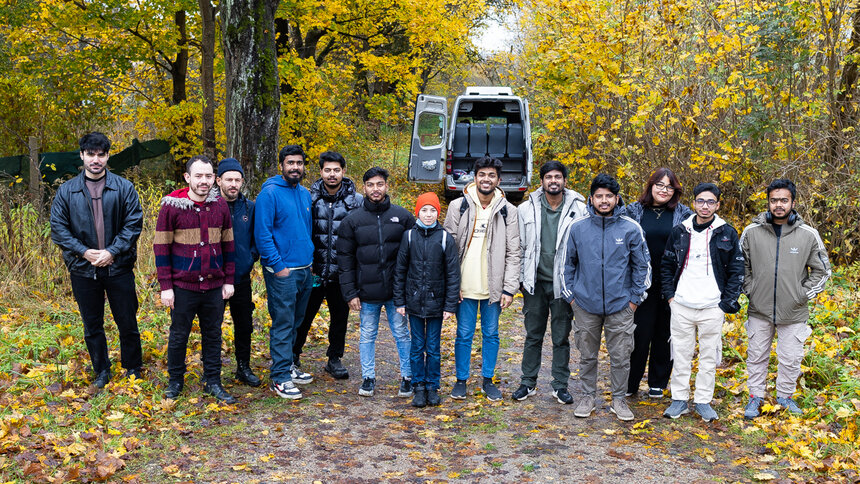 Студенты-иностранцы выучили слово «волонтёр» и помогли собакам из приюта в Талпаках (фоторепортаж)  - Новости Калининграда | Фото: Александр Подгорчук / «Клопс»