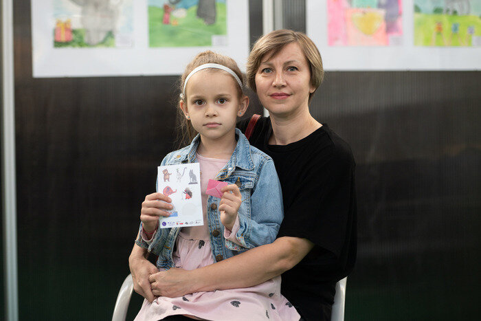 Восьмилетней Тане нужны специальные занятия, чтобы начать говорить | Фото: Александр Мелехов 