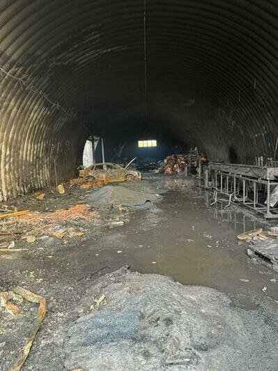 Следователи выясняют обстоятельства гибели мужчины при пожаре в ангаре на Двинской - Новости Калининграда | Фото: региональный СКР