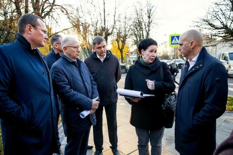 Беспрозванных и Дятлова посмотрели, как меняют трамвайные рельсы на проспекте Мира   - Новости Калининграда | Фото: телеграм-канал Алексея Беспрозванных