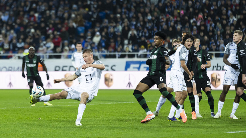 В битве «быков» и «зубров» голы закончились на пятой минуте - Новости Калининграда | Фото: Александр Подгорчук / «Клопс»