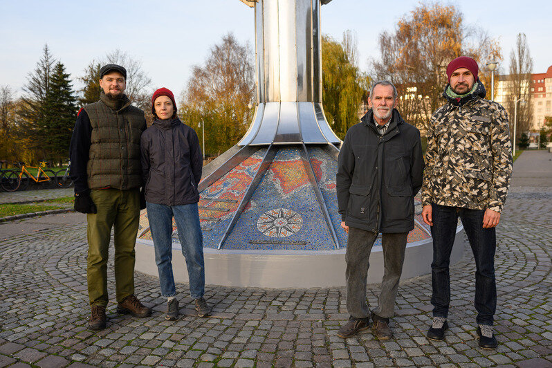 Кропотливую и сложную работу взяли на себя эксперт по культурному наследию Евгений Мосиенко, художник и скульптор Тая Казанцева, мозаичисты Павел Савельев и Богдан Лавриненко. | Фото: Александр Мелехов