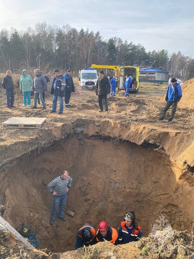 В Калининграде на силикатном заводе коммунальщик упал в 4-метровый котлован  - Новости Калининграда | Фото: МЧС Калининградской области 