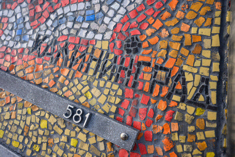 Кропотливую и сложную работу взяли на себя эксперт по культурному наследию Евгений Мосиенко, художник и скульптор Тая Казанцева, мозаичисты Павел Савельев и Богдан Лавриненко. | Фото: Александр Мелехов