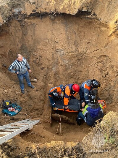 В Калининграде на силикатном заводе коммунальщик упал в 4-метровый котлован  - Новости Калининграда | Фото: МЧС Калининградской области 