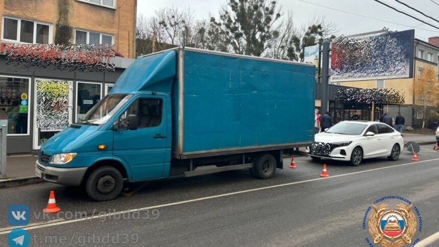 На Горького водитель оставил машину без присмотра, а та наехала на пешехода  - Новости Калининграда | Фото: ГАИ Калининградской области 