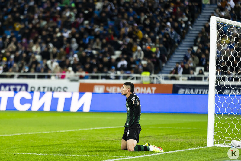 Как чемпион бегал от «Балтики» и тянул время: фоторепортаж с матча - Новости Калининграда | Фото: Александр Подгорчук / «Клопс»