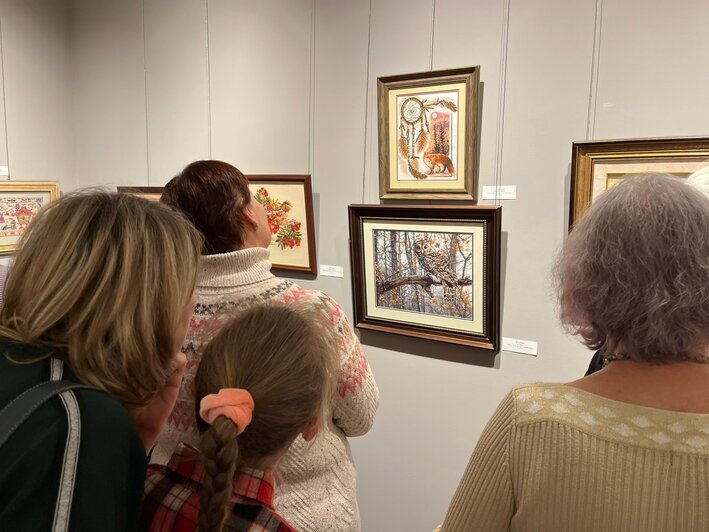 В Гусеве представили картины, созданные с помощью игл и разноцветных нитей (фото) - Новости Калининграда | Фото: Гусевский музей