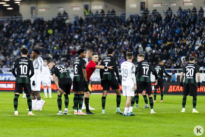 Как чемпион бегал от «Балтики» и тянул время: фоторепортаж с матча - Новости Калининграда | Фото: Александр Подгорчук / «Клопс»